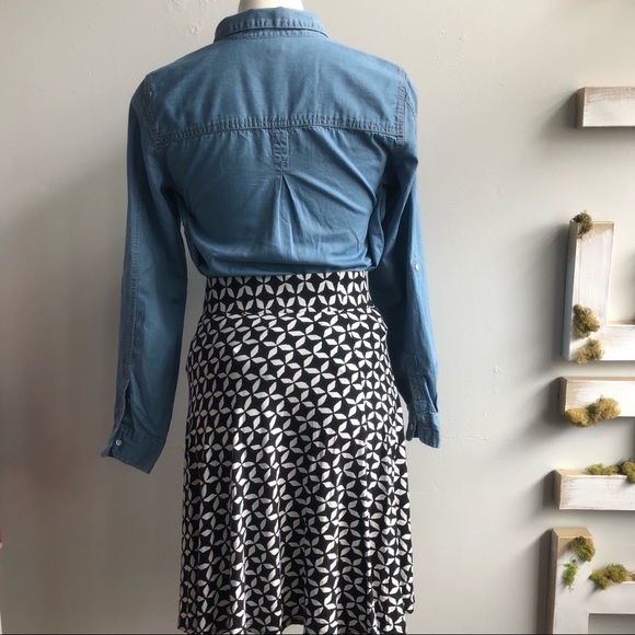 4/$20 LOFT Black and White Skater Knit Skirt - Picture 5 of 7